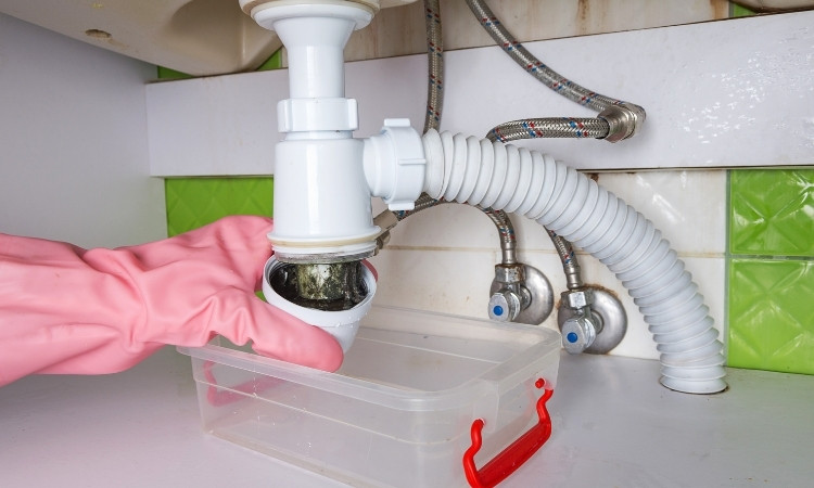 cleaning a sink trap