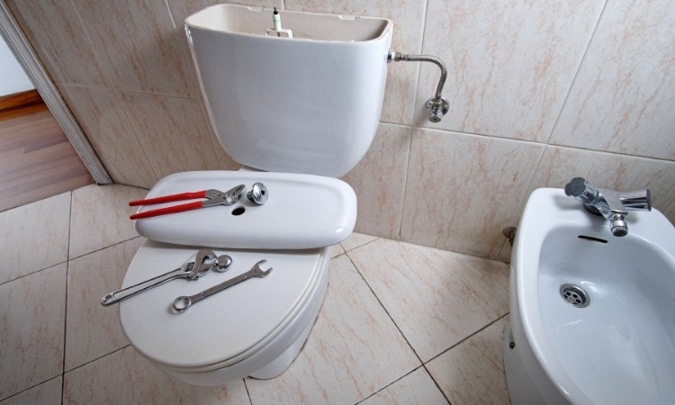 how to install a toilet tank